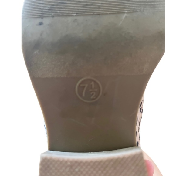 Women’s Universal Thread animal print ankle high booties - Picture 5 of 6